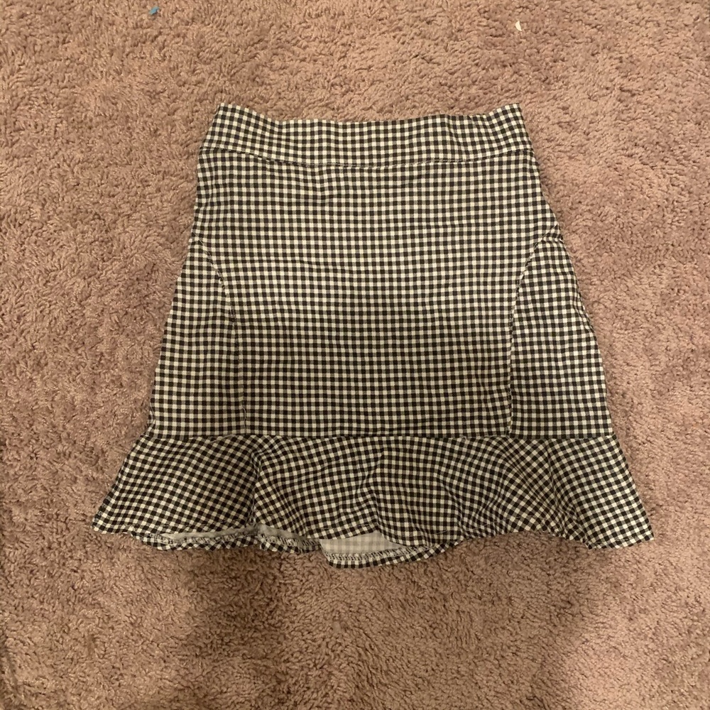 Black and white checkered skirt zipper back